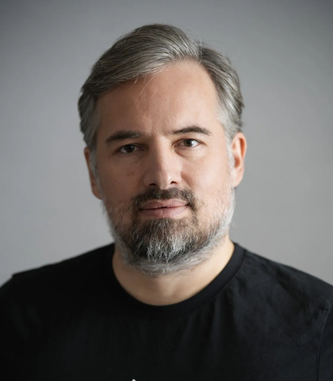 Stefan M. Schneider, Feldenkrais-Praktiker in Wien, im Studio